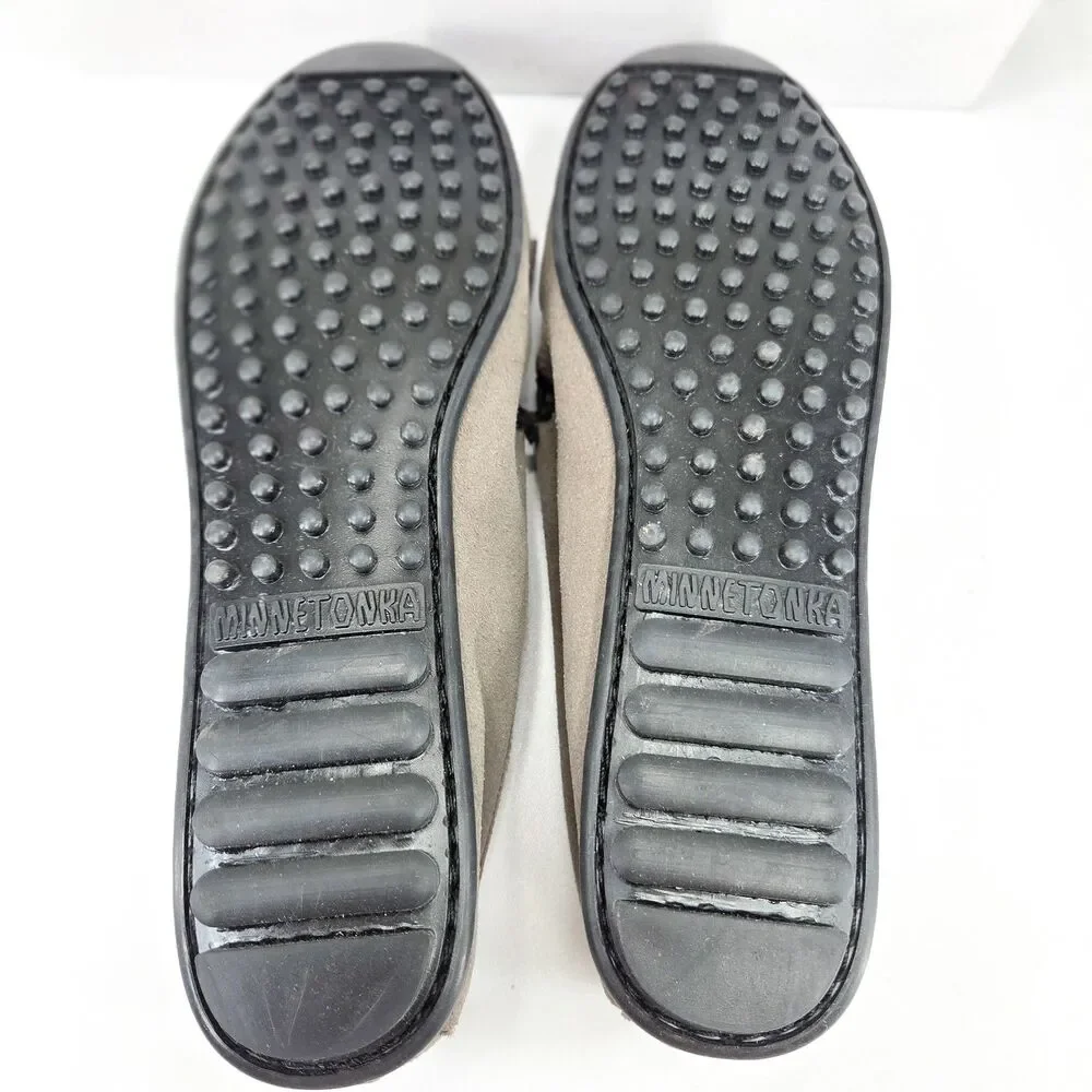 Minnetonka Kilty Hardsole Moccasins Women’s Size 9 Grey Suede 401T NIB